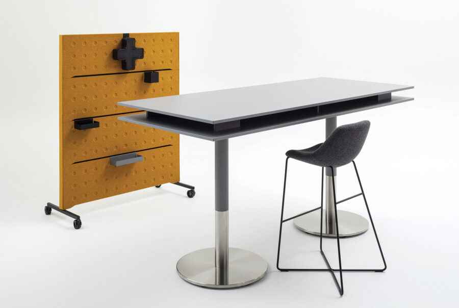 Stehtisch mit Tellerfuß