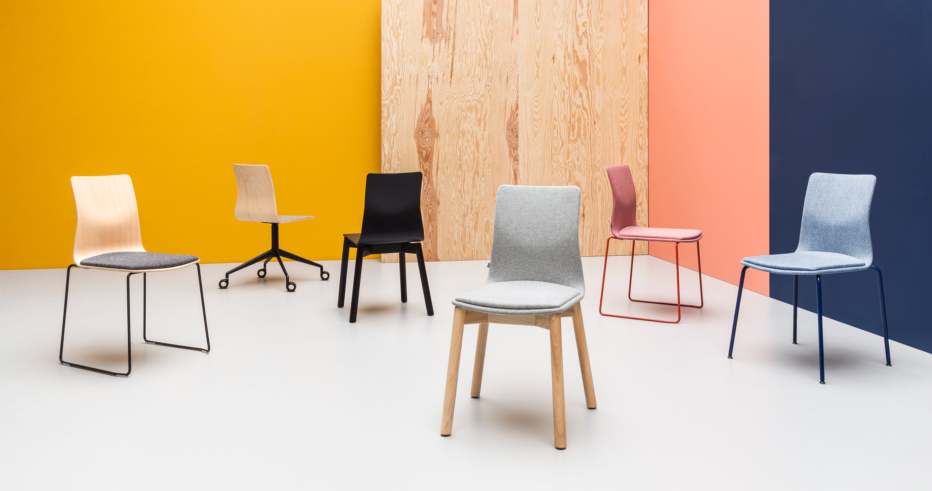 Konferenzstuhl Linar (auch Hocker)