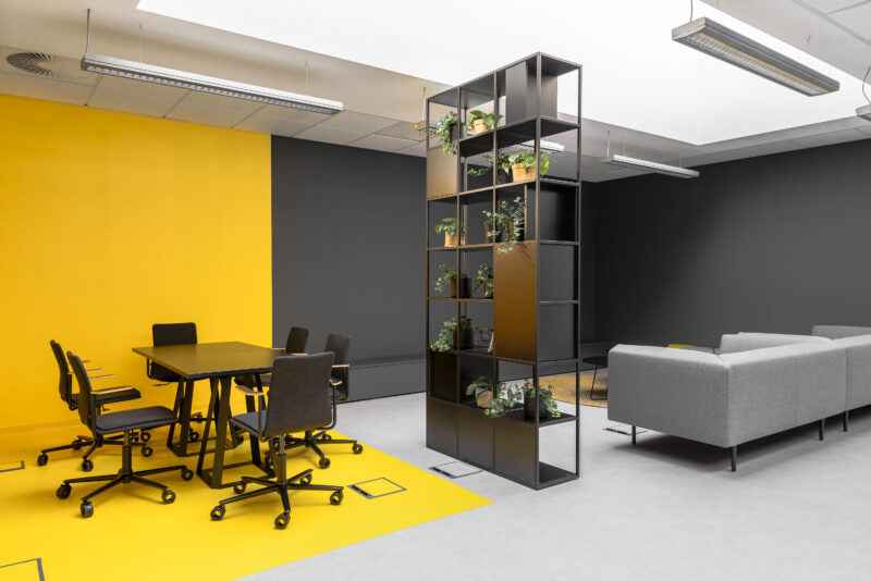 Konferenzstuhl Linar (auch Hocker)