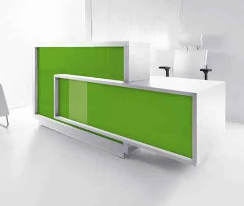 Empfangstheke KUBIK –  Front in Weiß Hochglanz oder Grün Matt mit Aufbau inklusive