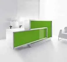 Empfangstheke KUBIK –  Front in Weiß Hochglanz oder Grün Matt mit Aufbau inklusive