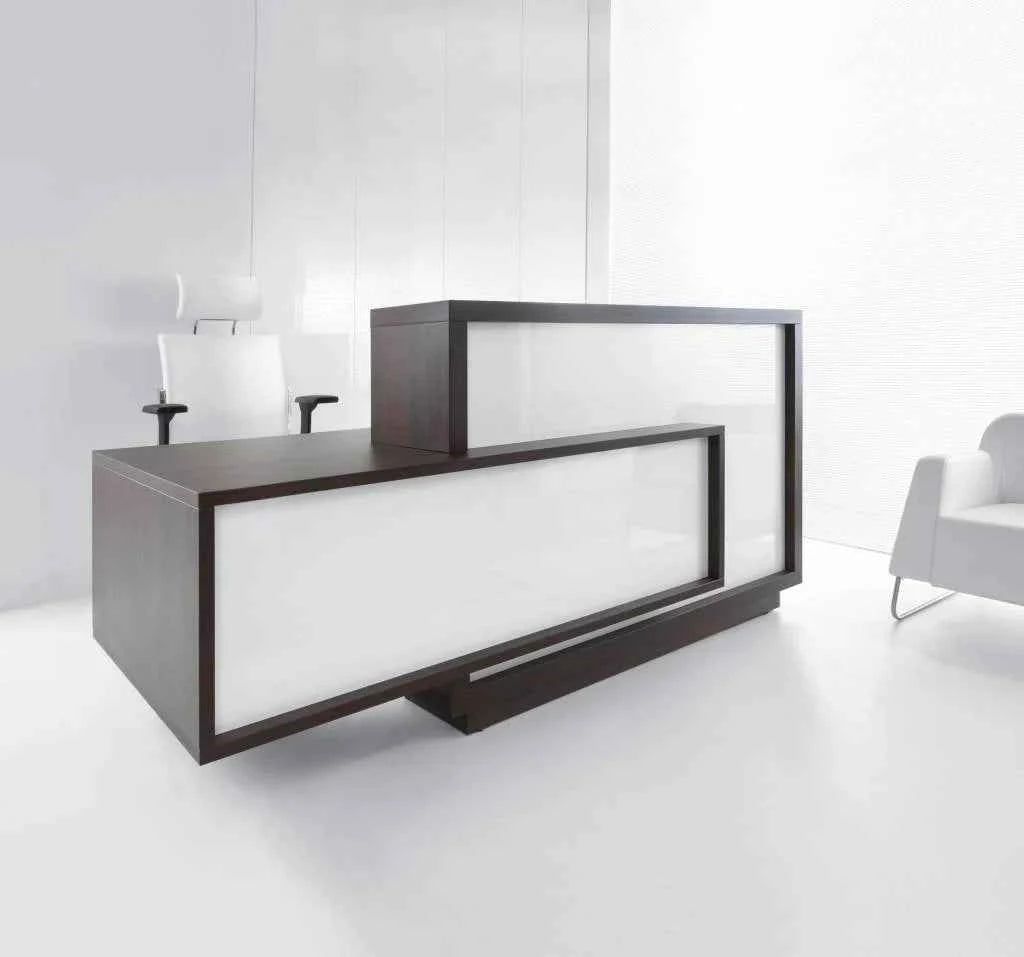 Empfangstheke KUBIK –  Front in Weiß Hochglanz oder Grün Matt mit Aufbau inklusive