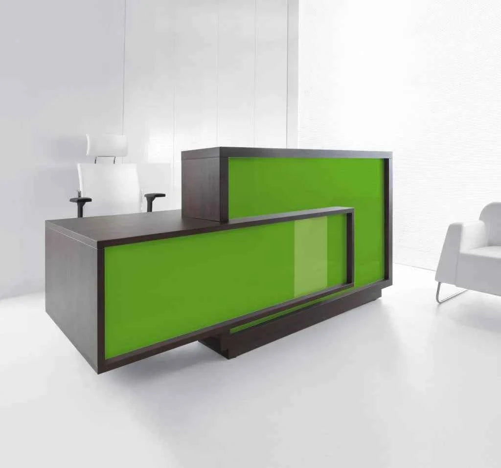 Empfangstheke KUBIK –  Front in Weiß Hochglanz oder Grün Matt mit Aufbau inklusive