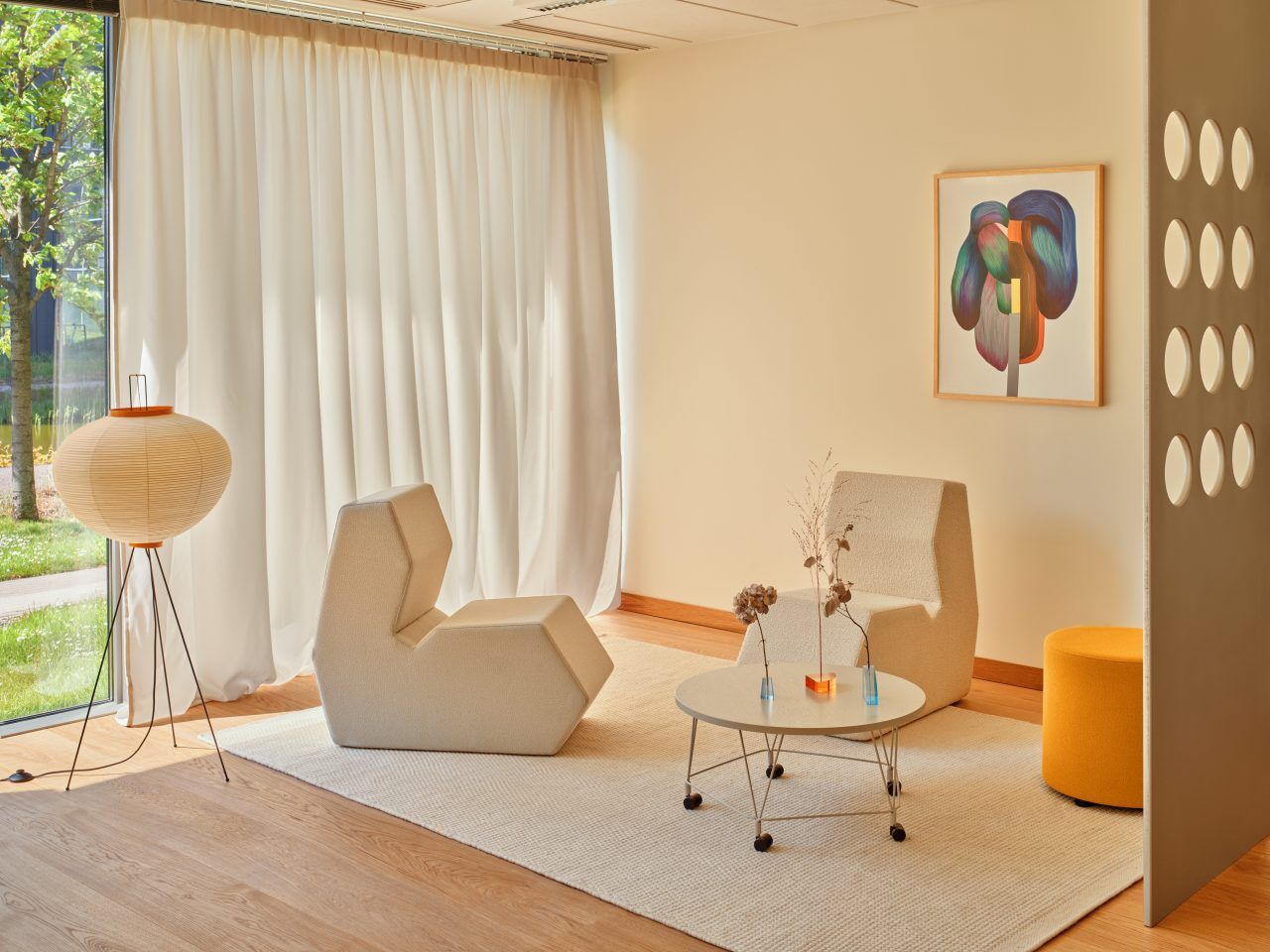 Sitzhocker Shape mit Rückenlehne