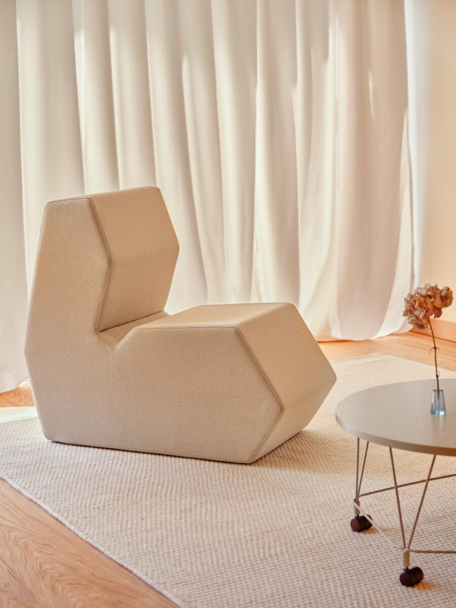 Sitzhocker Shape mit Rückenlehne